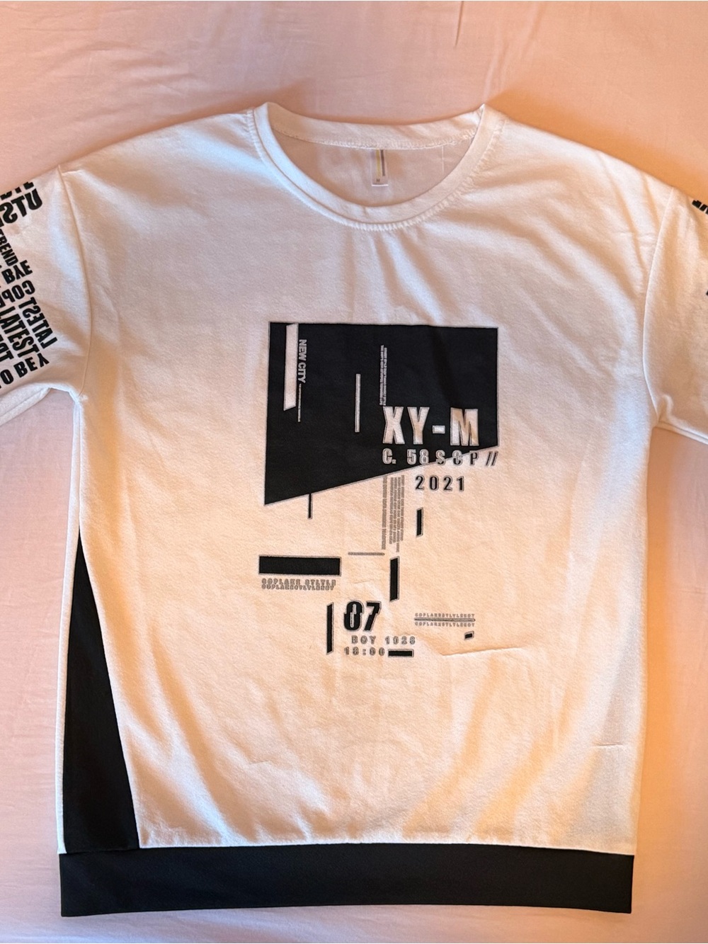 XY-M Graphic Crew Neck Shirt - White/Black